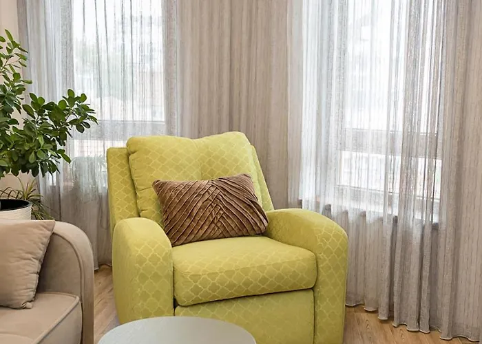 Апартаменты Stylish 1br Steps From Sea Garden I By Flat Mаnager