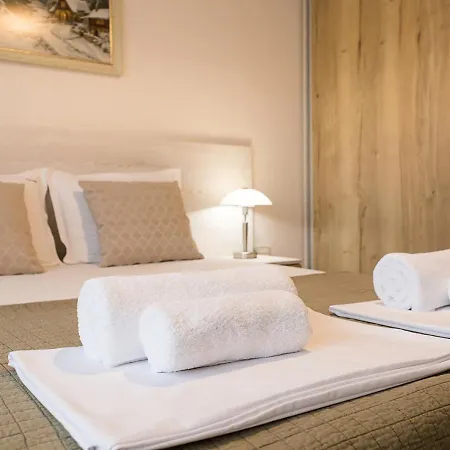 Apartment Stylish 1br Steps From Sea Garden I *