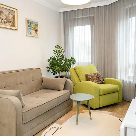 Stylish 1br Steps From Sea Garden I