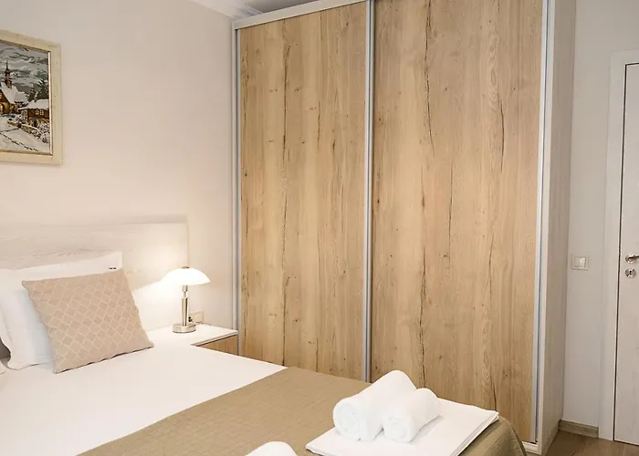 Apartment Stylish 1br Steps From Sea Garden I By Flat Mаnager