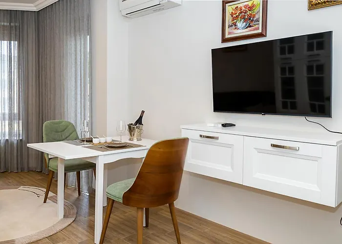 Apartment Stylish 1br Steps From Sea Garden I By Flat Mаnager *